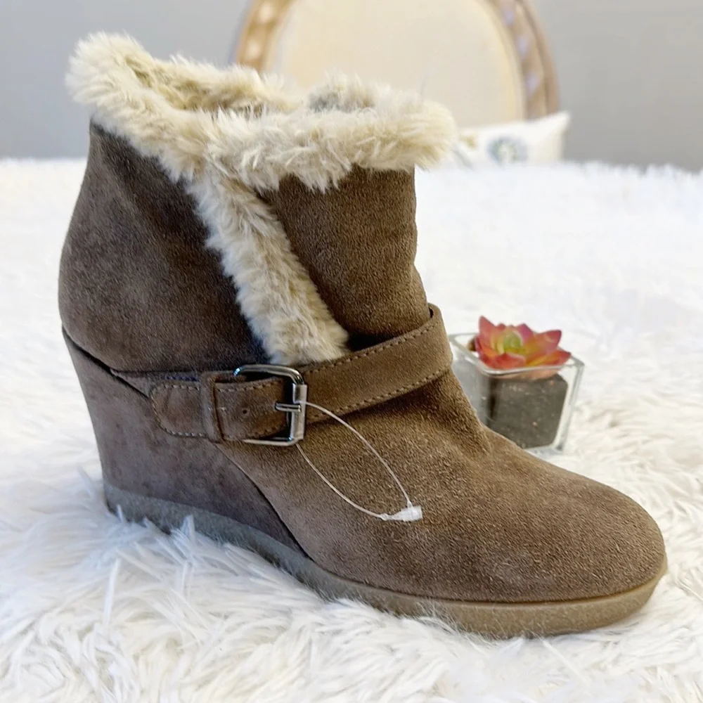 NEW AQUATALIA Italy Carlotta tan suede fur ankle bootie wedge women size 7.5
